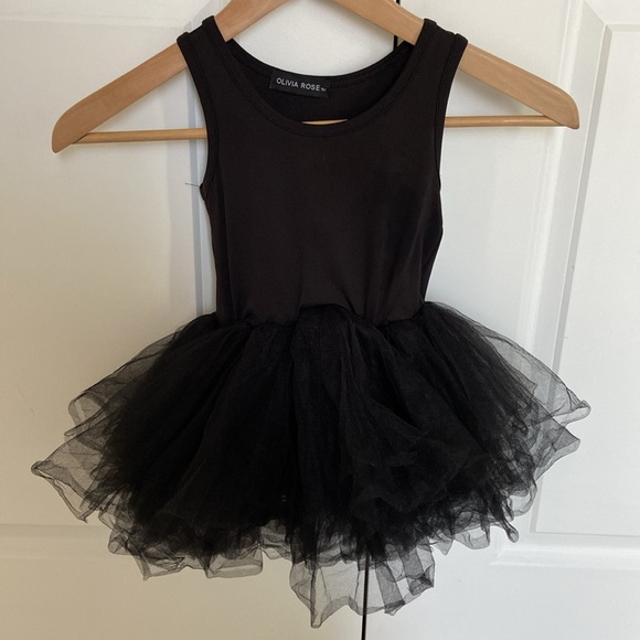 Black tutu with button snaps. - Picture 7 of 7